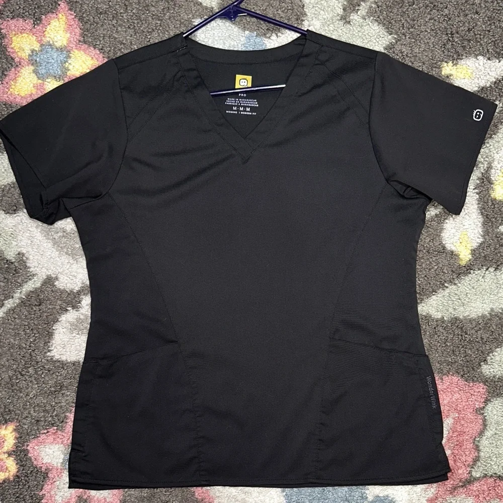 WonderWink Pro Women’s Modern Fit Black V-Neck Short Sleeve Scrub Top - Picture 1 of 7